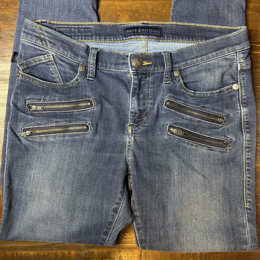 Rock & Republic Women's Dark Faded Blue Skinny Jeans with Double Zipper Pockets